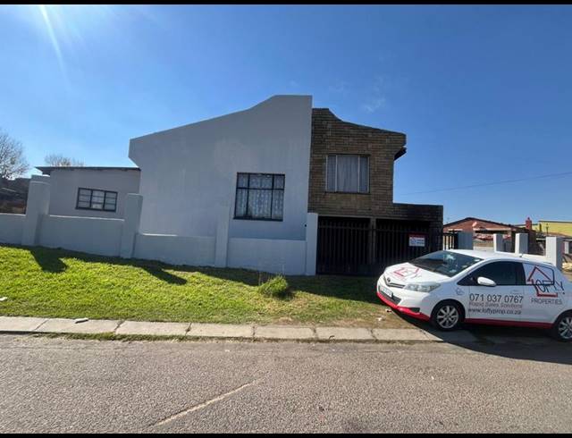 6 BEDROOM HOUSE FOR SALE IN ORLANDO WEST